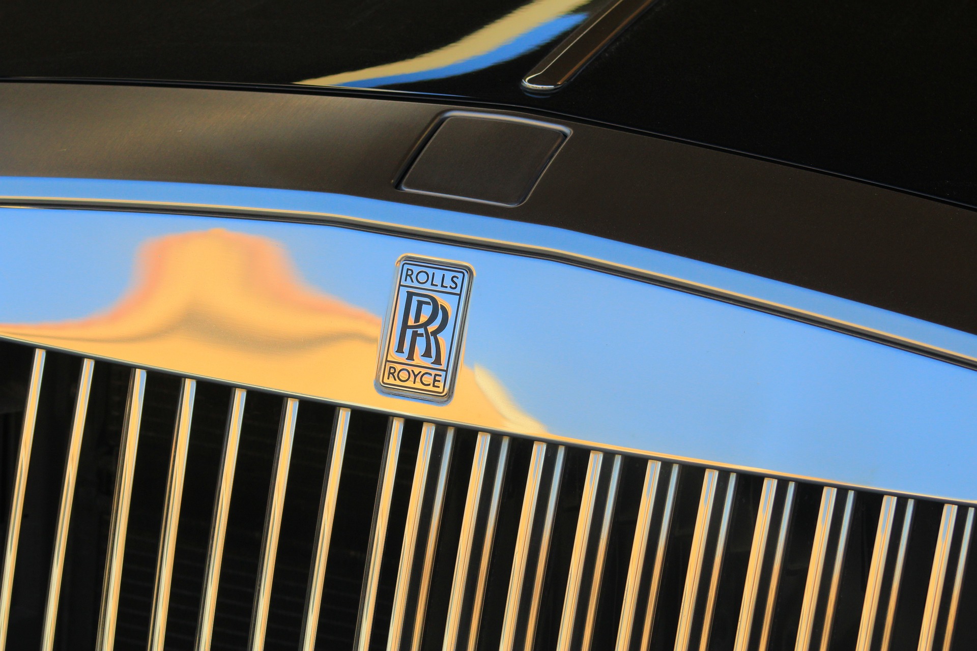 A close-up picture of a front grill and the Rolls-Royce logo